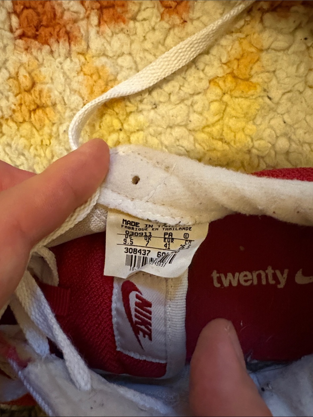 Nike Women’s Red and White Low-Profile Runner Sneakers 9.5 - Picture 4 of 6
